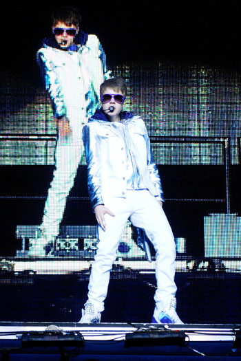 Justin+Bieber+Justin+Bieber+Fans+Italy+QHdQmyKO4UIl - justin bieber