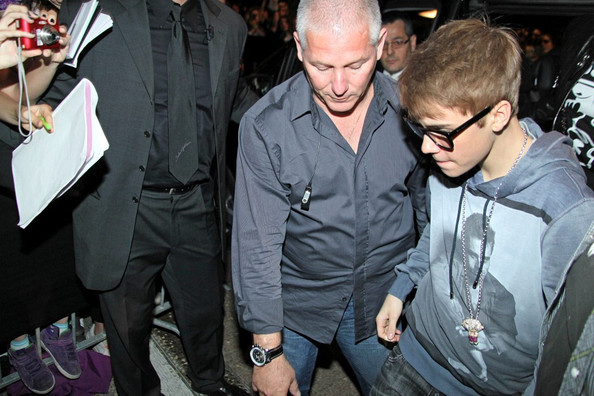 Justin+Bieber+Dolce+Gabbana+Martini+Gold+Launch+GyR076R8jqll - justin bieber 2011 2