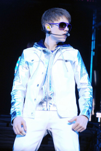 Justin+Bieber+Justin+Bieber+Fans+Italy+PBrcSkbE7_Ml - justin bieber 2011 2