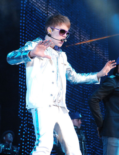 Justin+Bieber+Justin+Bieber+Fans+Italy+SD1qZeId-7yl - justin bieber 2011 2
