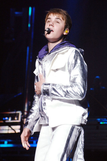 Justin+Bieber+Justin+Bieber+Fans+Italy+sZ5LvIQGIUOl - justin bieber 2011 2