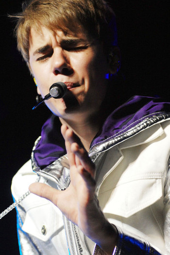 Justin+Bieber+Justin+Bieber+Fans+Italy+z9733Pb53EVl