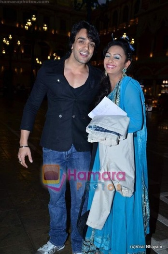 normal_Angad Hasija, Ashita Dhawan at Star Pariwar rehearsals from Macau on 21st March 2011 (4)