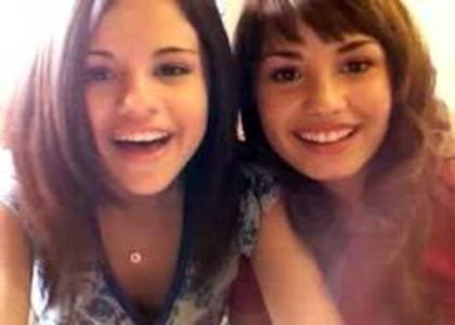 Demi Lovato si Selena Gomez; Doua prietene bune

