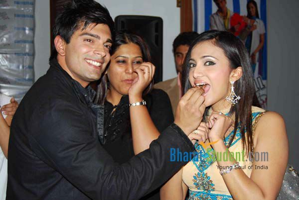 dillmillgaye100episodescompletionparty_030 - DILL MILL GAYYE 100 EPISODES PARTY PICTURE GALLERY
