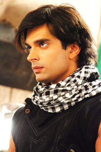 148312_165632886793459_145311068825641_386536_4977775_n - Karan Singh Grover