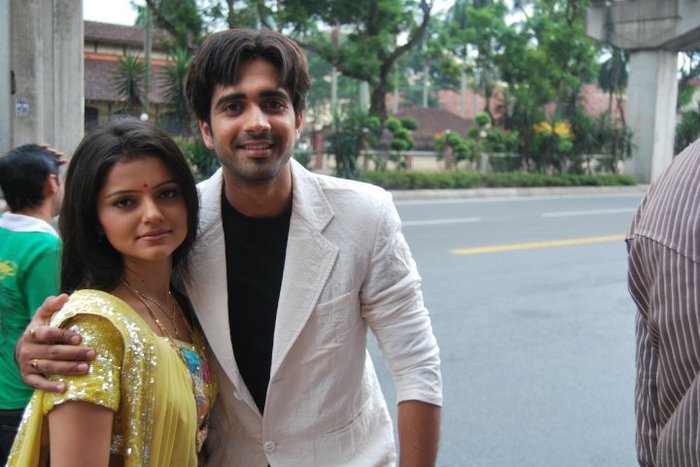 164731_115041031900956_115023291902730_120921_1999573_n - Dev si Radhika