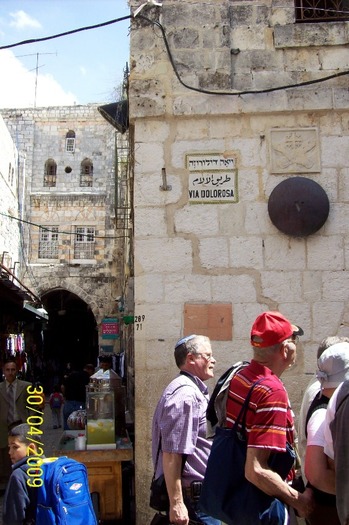 VIA  DOLOROSA  -  DRUMUL  CRUCII - DIN IERUSALIM PE CARE ISUS A PURTAT CRUCEA IN SPATE  INAINTE DE A - PE DRUMUL CRUCII  Via Dolorosa