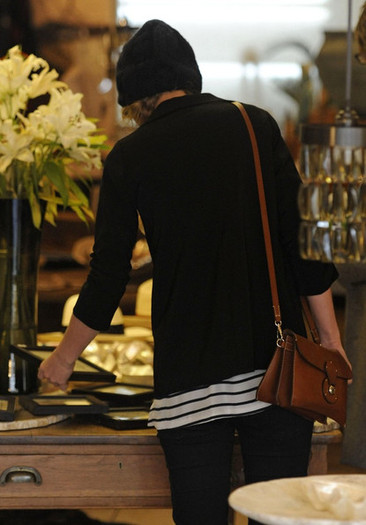 Taylor+Swift+Taylor+Swift+Goes+Shopping+7SXKvl9Nx-6l