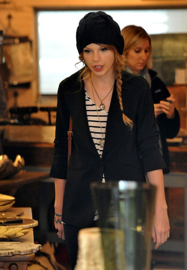 Taylor+Swift+Taylor+Swift+Goes+Shopping+igguRXeT78dl