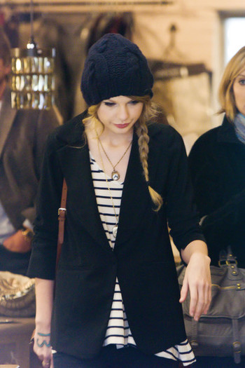 Taylor+Swift+Taylor+Swift+Portobello+Market+83xv8aVpJVHl