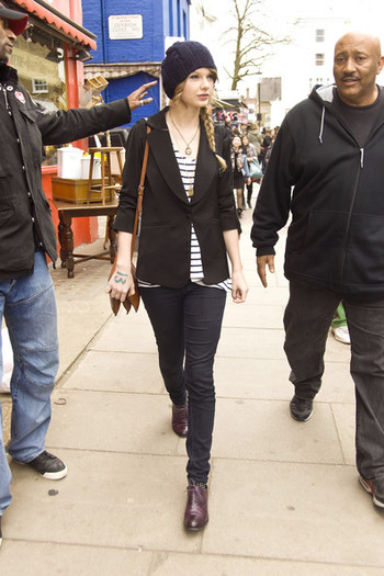Taylor+Swift+Taylor+Swift+Portobello+Market+HTgKHfNBCAIl