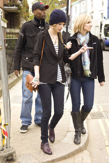 Taylor+Swift+Taylor+Swift+Portobello+Market+j3o2LAiv3COl