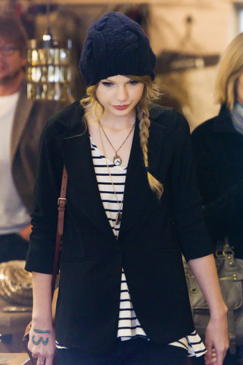 Taylor+Swift+Taylor+Swift+Portobello+Market+N9vTIv4ZWIKl
