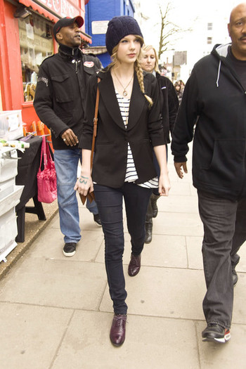 Taylor+Swift+Taylor+Swift+Portobello+Market+RMCdIbmpLKYl
