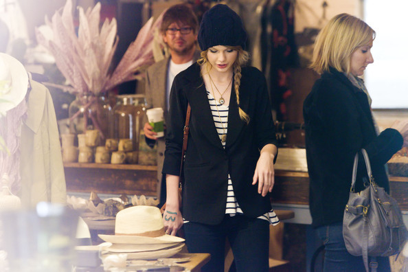 Taylor+Swift+Taylor+Swift+Portobello+Market+SgPt2K9utp-l