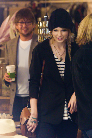 Taylor+Swift+Taylor+Swift+Portobello+Market+wQLlX6acAV2l