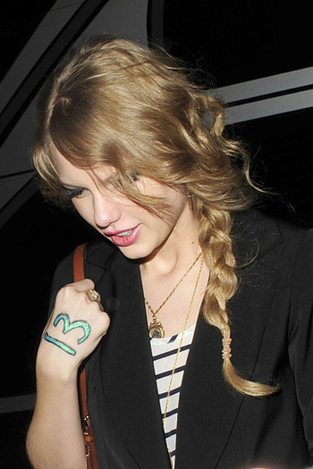 Taylor+Swift+Taylor+Swift+Returns+Hotel+uUpFNCDiQ-Bl
