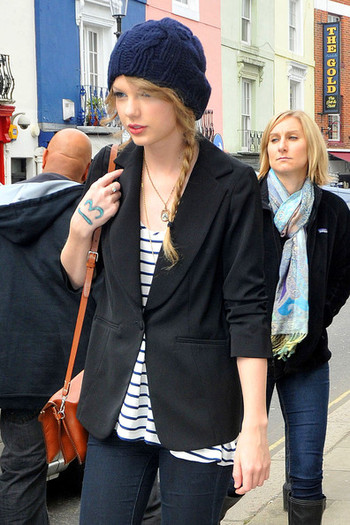 Taylor+Swift+Taylor+Swift+Shops+London+3yUwXt5jNf_l