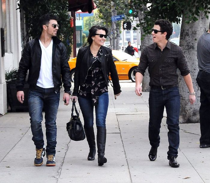 0CAW9OBLP - FoR U JoE JoNaS 5