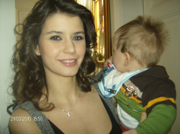 162654_1795572334154_1385081711_2010068_5365106_n - Beren Saat poze personale