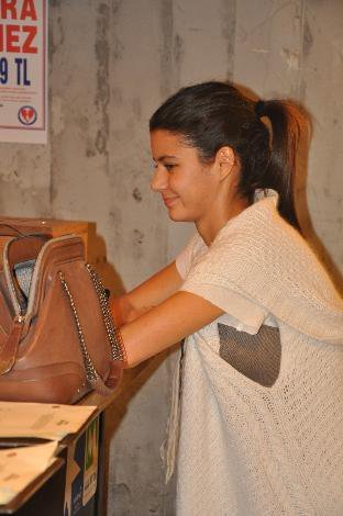 163277_1795571654137_1385081711_2010060_365283_n - Beren Saat poze personale