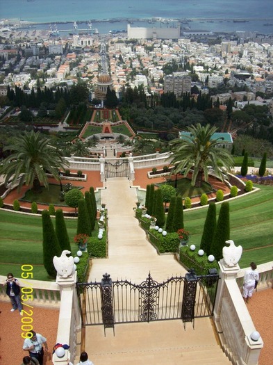 GRADINILE SIMETRICE DE LA HAIFA -ISRAEL CONSIDERATE -CEL MAI FRUMOS LOC DIN LUME -..