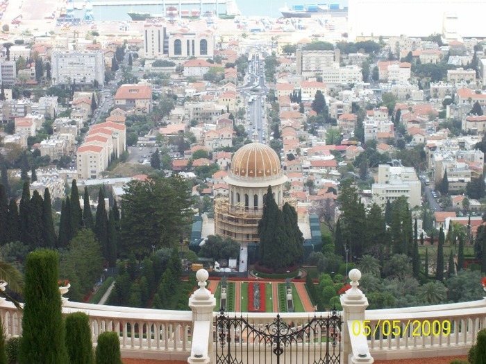 POARTA DE SUS A GRADINILOR - BAHAI - DIN HAIFA ISRAEL....