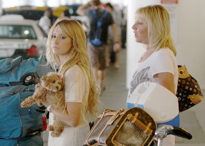 ashley-tisdale-hsm-over - ashley tisdale si catelul ei maui