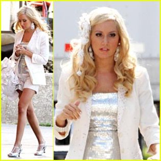 ashley-tisdale-vision-white - ashley tisdale si catelul ei maui