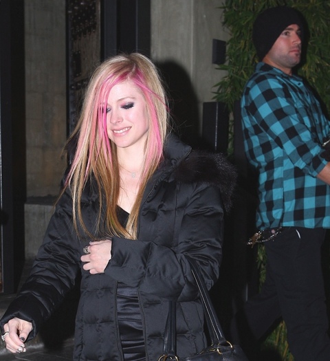 27757_preppie_avril_lavigne_and_brody_jenner_leaving_koi_restaurant_1_122_427lo - Avril Lavigne February 2 - Leaving Koi Restaurant with Brody Jenner