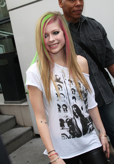 Avril Lavigne Avril Lavigne Arriving NRJ Radio dy9pMhtZ_Dvl - Avril Lavigne Arriving At NRJ Radio In - Avril Lavigne Arriving At NRJ Radio In Paris