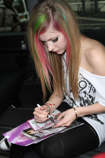 Avril Lavigne Avril Lavigne Arriving NRJ Radio EdsnBDBJCNRl - Avril Lavigne Arriving At NRJ Radio In