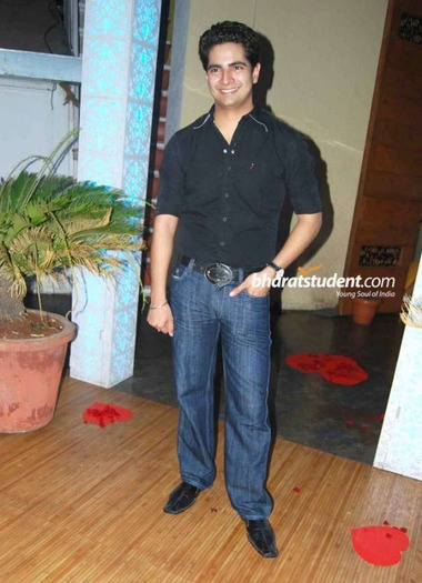 karanmehrabirthdaybash_006