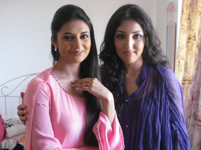 Divyanka Tripathi si sora ei