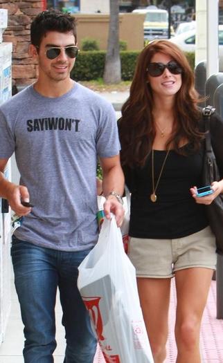 jashley-shopping-24