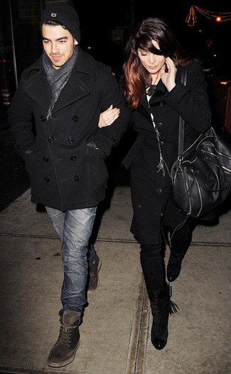 jashley-nobu-1-496x800 - Joe Jonas si Ashley Greene se tin de mana in New York