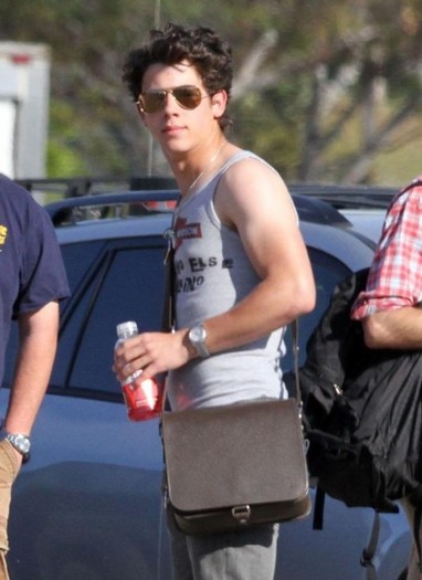 nick-jonas-harley-tank-top-22_0-530x728