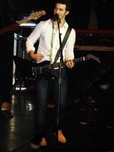 jonas-tj-martell-pictures-53 - Poze cu Jonas Brothers in recitalul TJ Martell