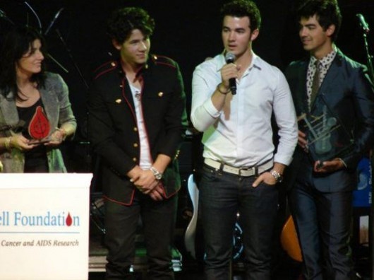 jonas-tj-martell-pictures-60-530x397 - Poze cu Jonas Brothers in recitalul TJ Martell