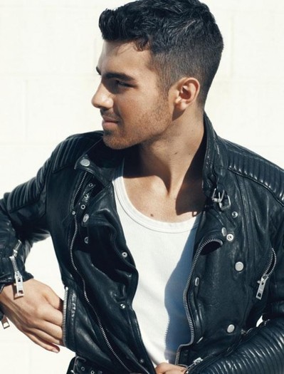 joe-jonas-details-photo-shoot-3-540x709 - FoR U JoE JoNaS 5