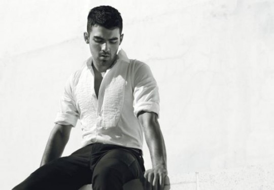 joe-jonas-details-photo-shoot-6-540x375 - FoR U JoE JoNaS 5