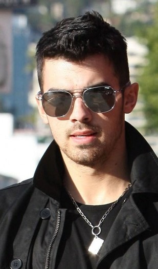 joe-jonas-catwalk5-472x800 - FoR U JoE JoNaS 5