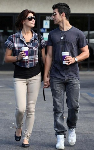 coffee-date-jashley-3-506x800 - FoR U JoE JoNaS 5
