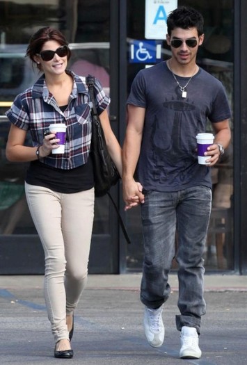 jashleyjoe-4-540x797 - FoR U JoE JoNaS 5