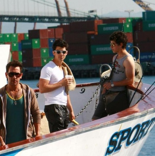 joick-fishing-trip-10-530x533 - FoR U JoE JoNaS 5