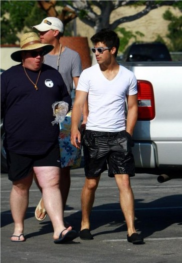joick-fishing-trip-12-530x765 - FoR U JoE JoNaS 5