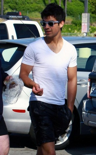 joick-fishing-trip-15_0-497x800 - FoR U JoE JoNaS 5