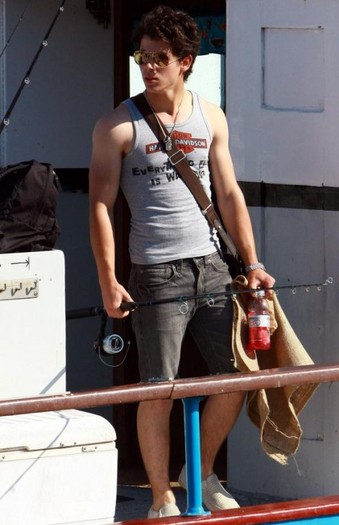 joick-fishing-trip-17-518x800 - FoR U JoE JoNaS 5