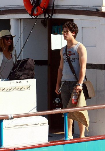 joick-fishing-trip-19-530x763 - FoR U JoE JoNaS 5